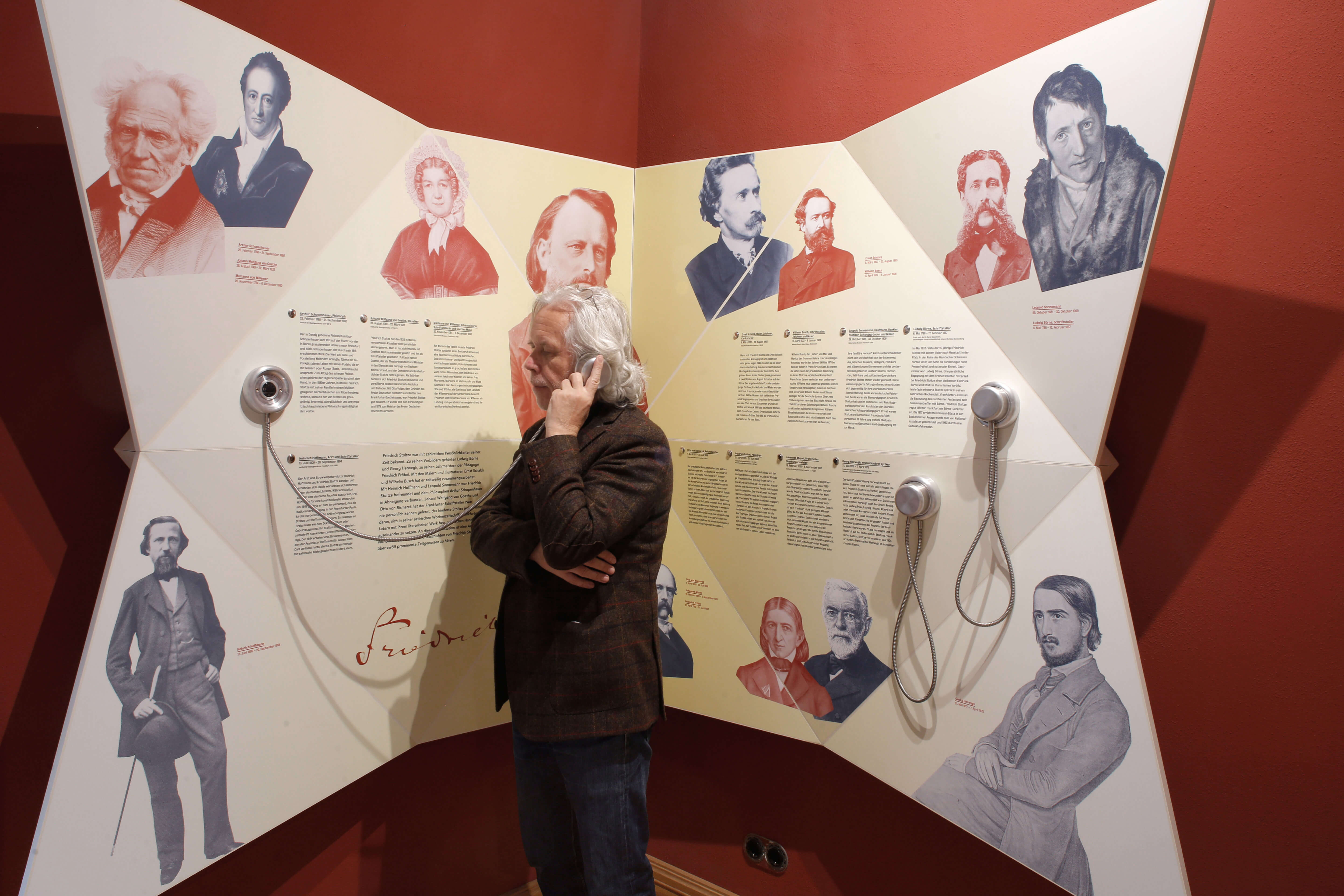 Die Hörstation zu zwölf prominenten Zeitgenossen Stoltzes,  Foto: Uwe Dettmar, Stoltze-Museum der Frankfurter Sparkasse, CC-BY 4.0